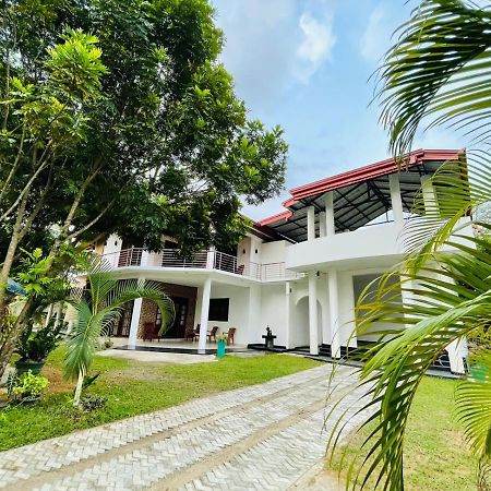 White Win Villa Elewela エクステリア 写真