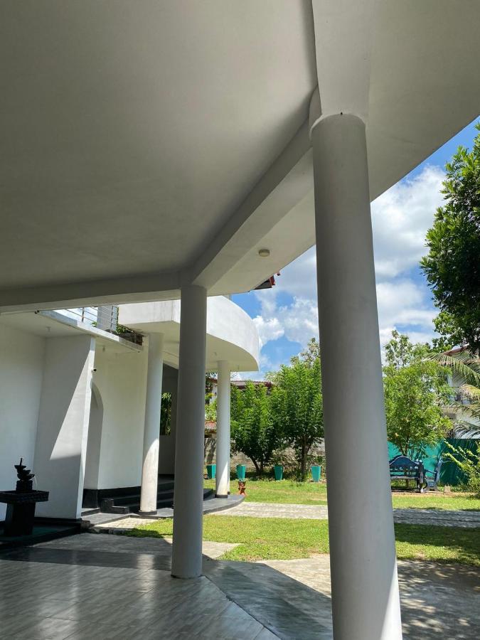 White Win Villa Elewela エクステリア 写真