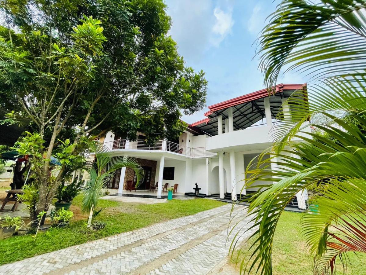 White Win Villa Elewela エクステリア 写真
