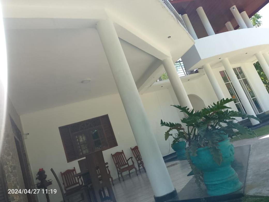 White Win Villa Elewela エクステリア 写真