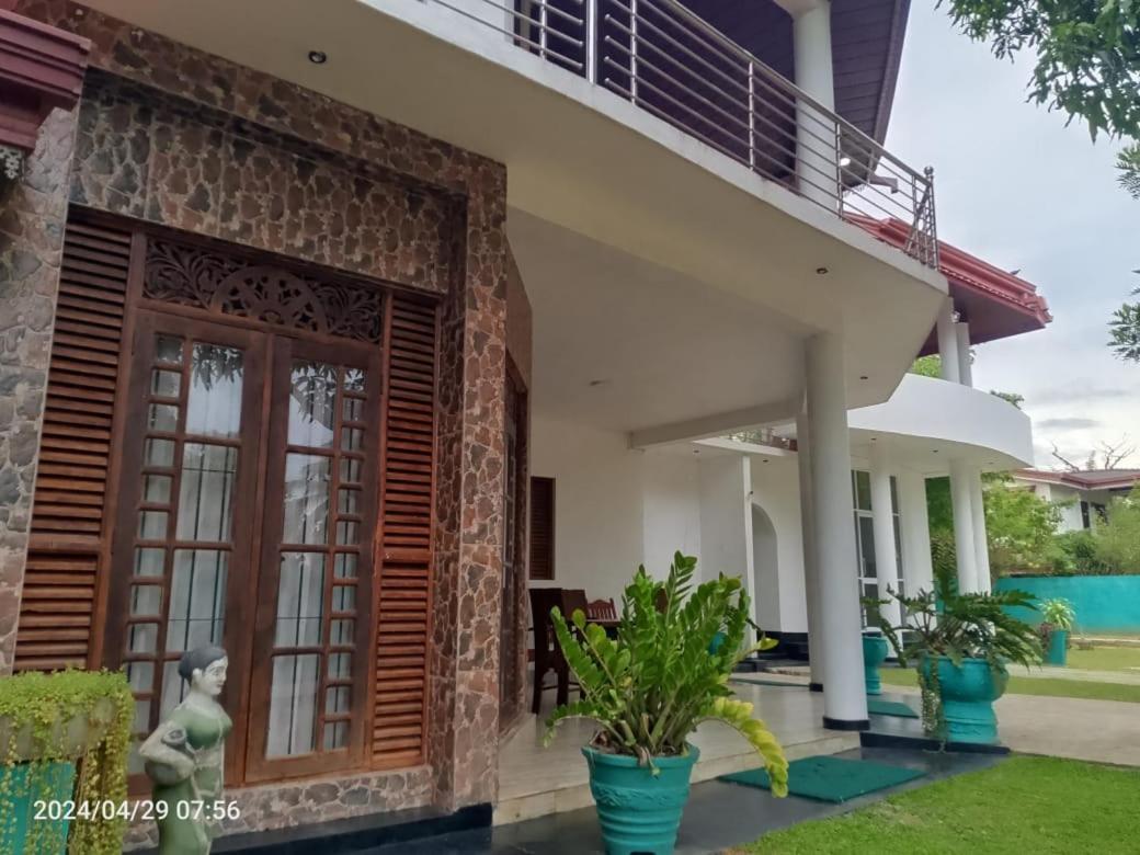 White Win Villa Elewela エクステリア 写真