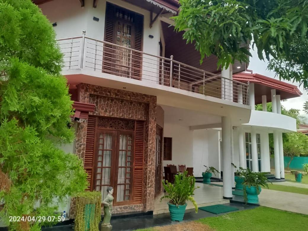 White Win Villa Elewela エクステリア 写真